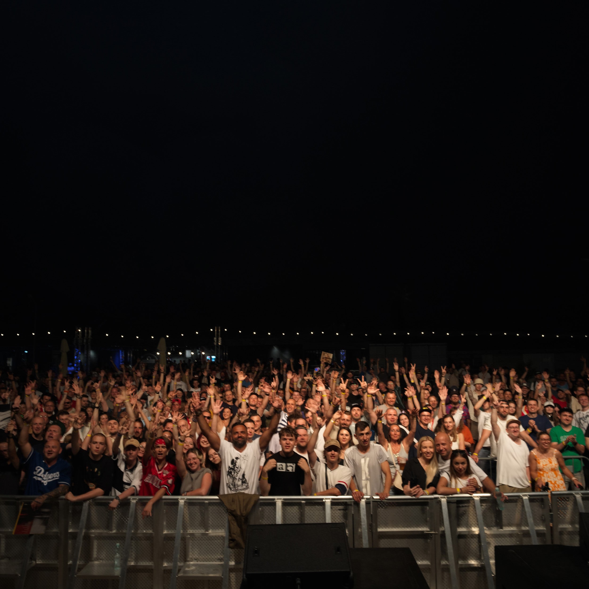 KOSZULKA BIAŁA GRAMMATIK LIVE 2025